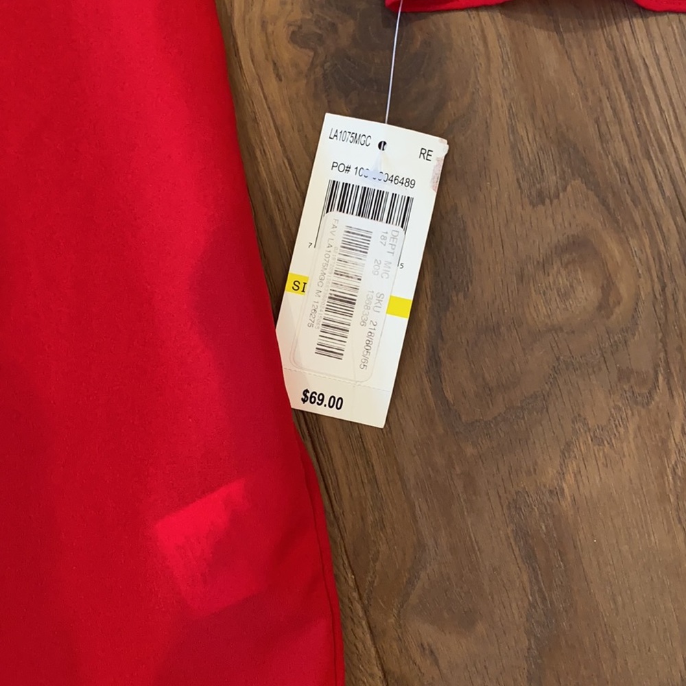 Beautiful red blouse - Picture 5 of 5